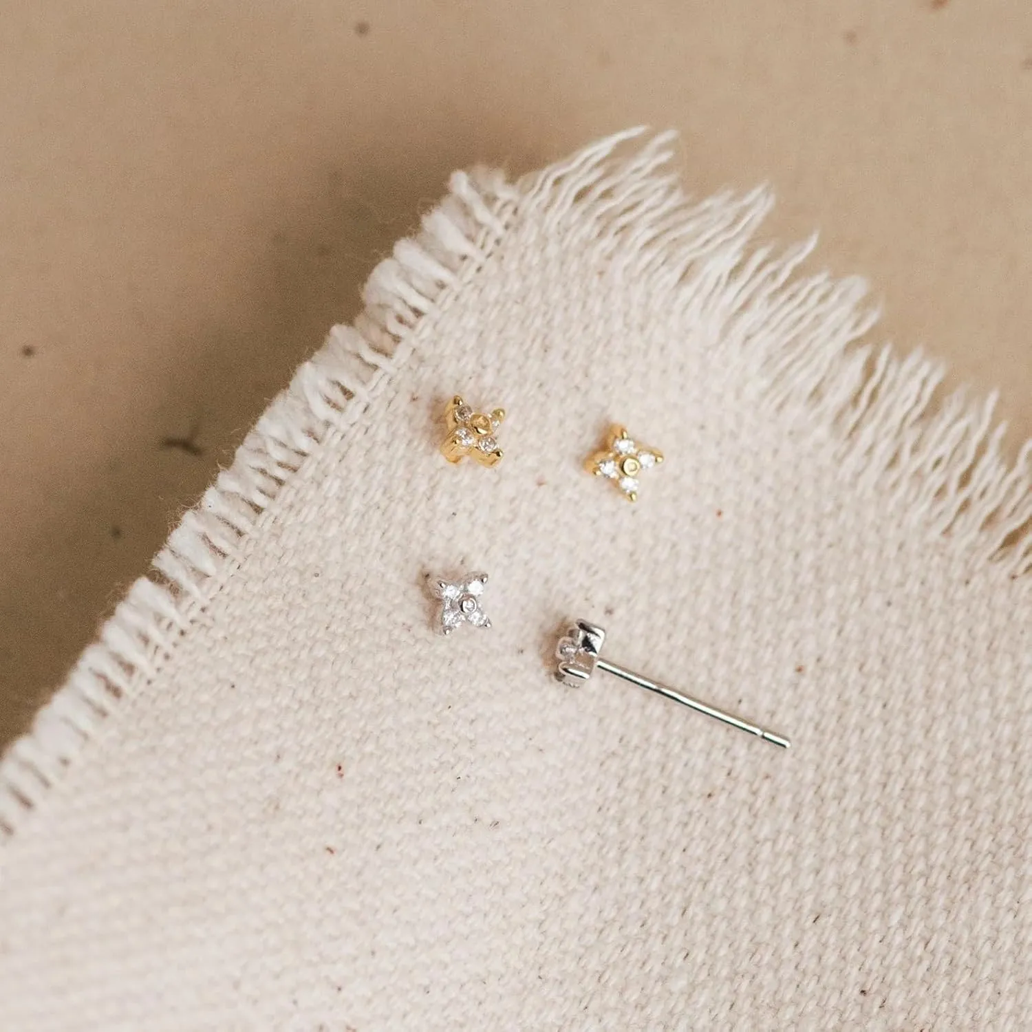 CAITLYNMINIMALIST 18K Gold Sterling Silver Lily CZ Diamond Cluster Mini Flower Gemstone Dainty Stud Earrings for Women Gift for Her