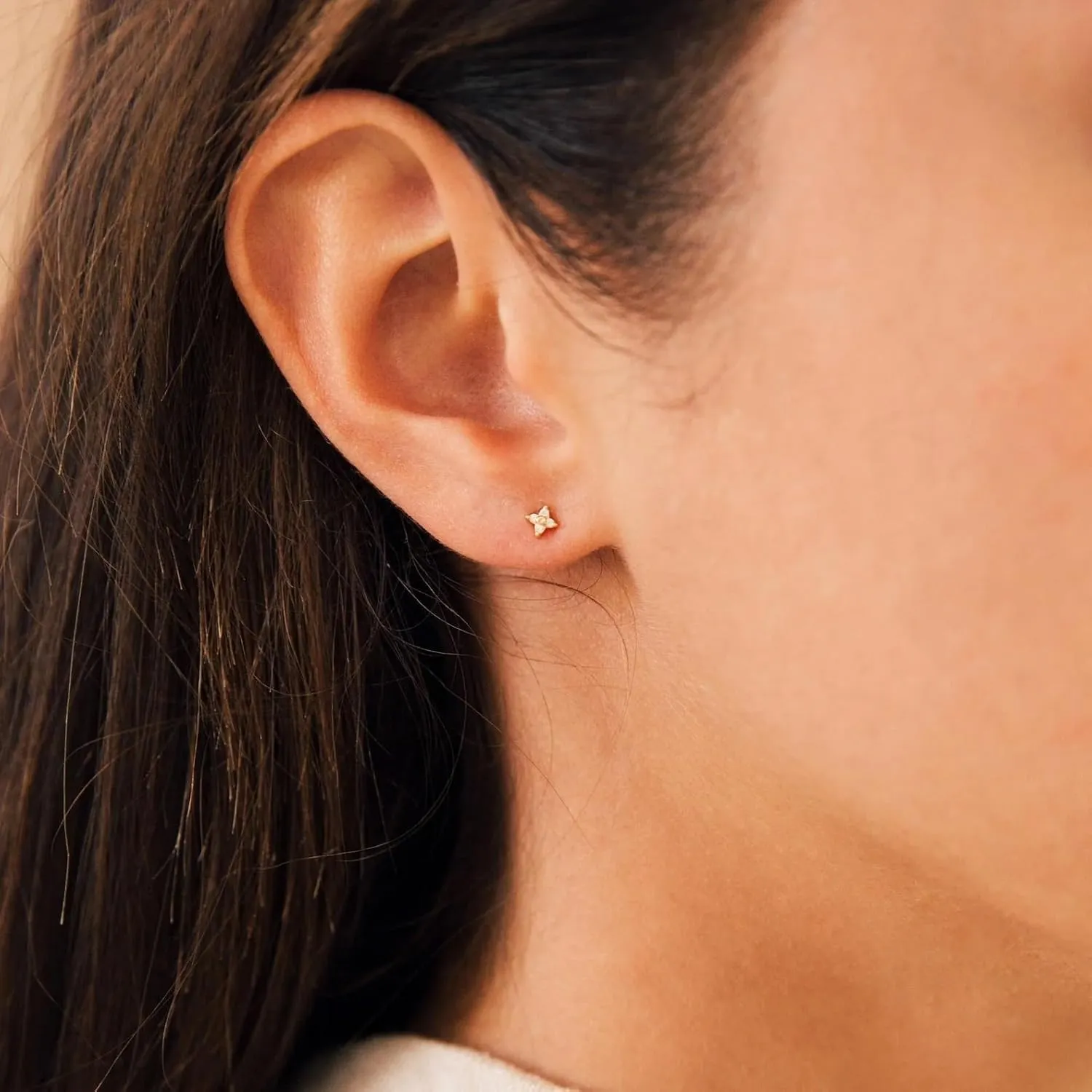 CAITLYNMINIMALIST 18K Gold Sterling Silver Lily CZ Diamond Cluster Mini Flower Gemstone Dainty Stud Earrings for Women Gift for Her
