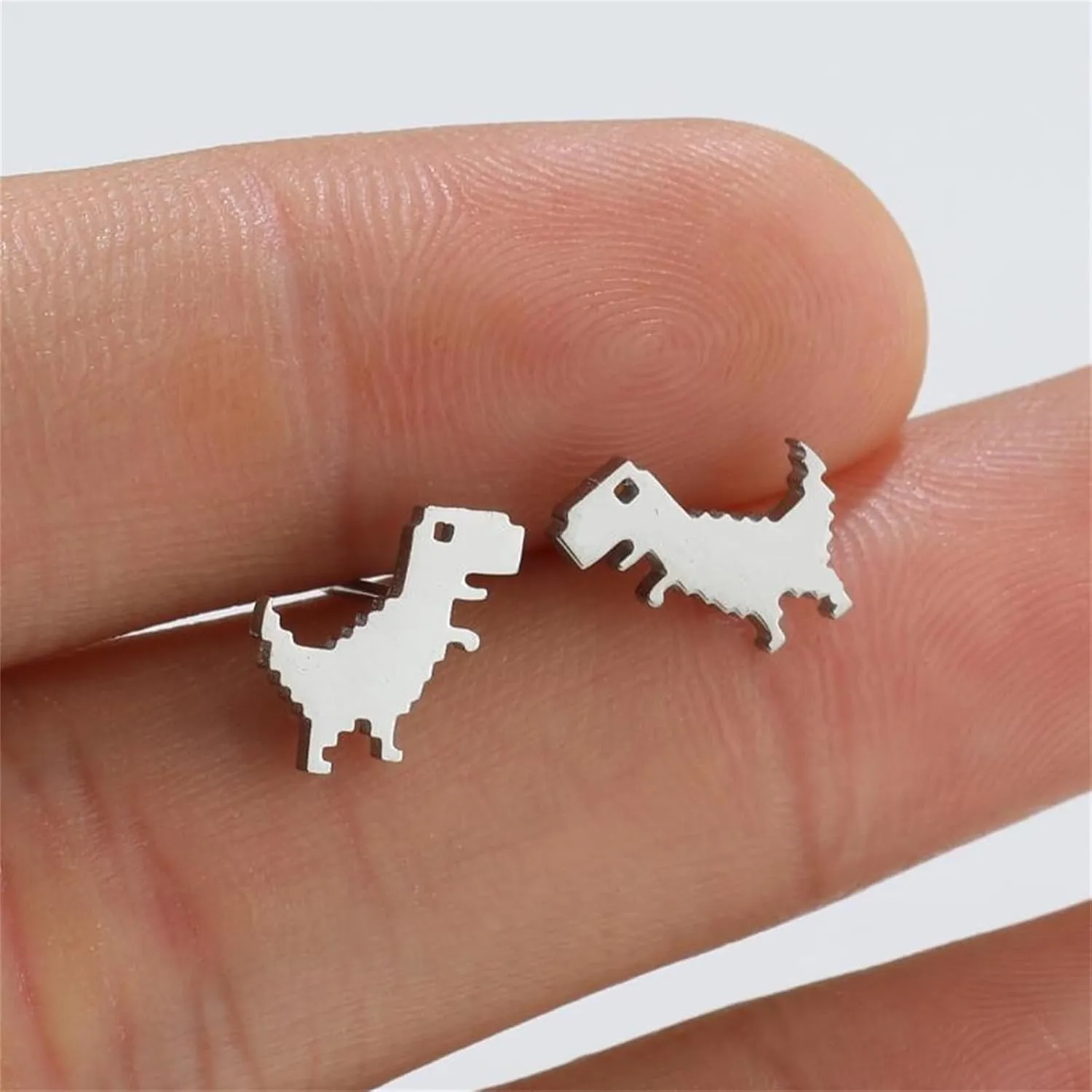 Dreuyet 4 Pairs Tiny Dinosaur Stud Earrings Minimalist Cute Animal T-Rex Dinosaur Earring Stainless Steel Mini Cartilage Tragus Piercing Jewelry Gifts for Women