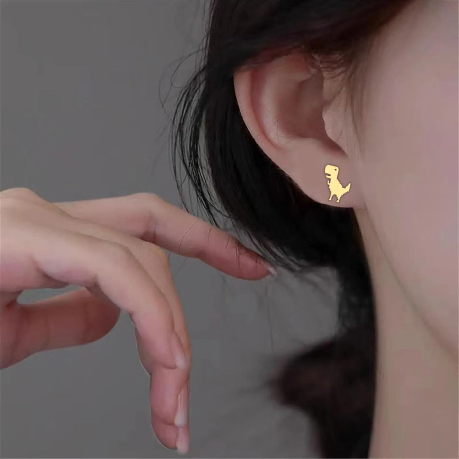 Dreuyet 4 Pairs Tiny Dinosaur Stud Earrings Minimalist Cute Animal T-Rex Dinosaur Earring Stainless Steel Mini Cartilage Tragus Piercing Jewelry Gifts for Women