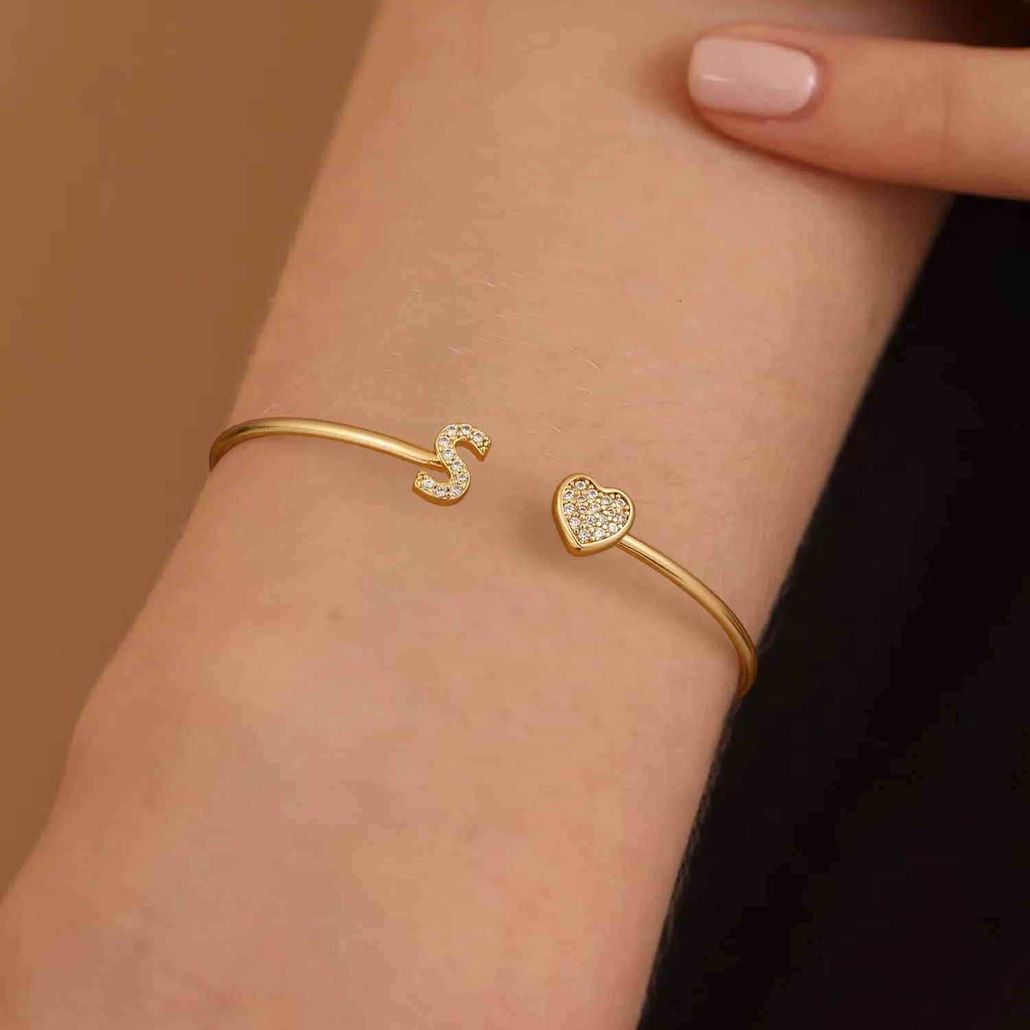 Gold Initial Bracelets for Women Girls, 14K Gold Plated Gold Bangle Bracelets for Women Girls Dainty Gold Initial Bracelets Heart Bracelets for Women Girls Bridesmaids Bracelets Gifts