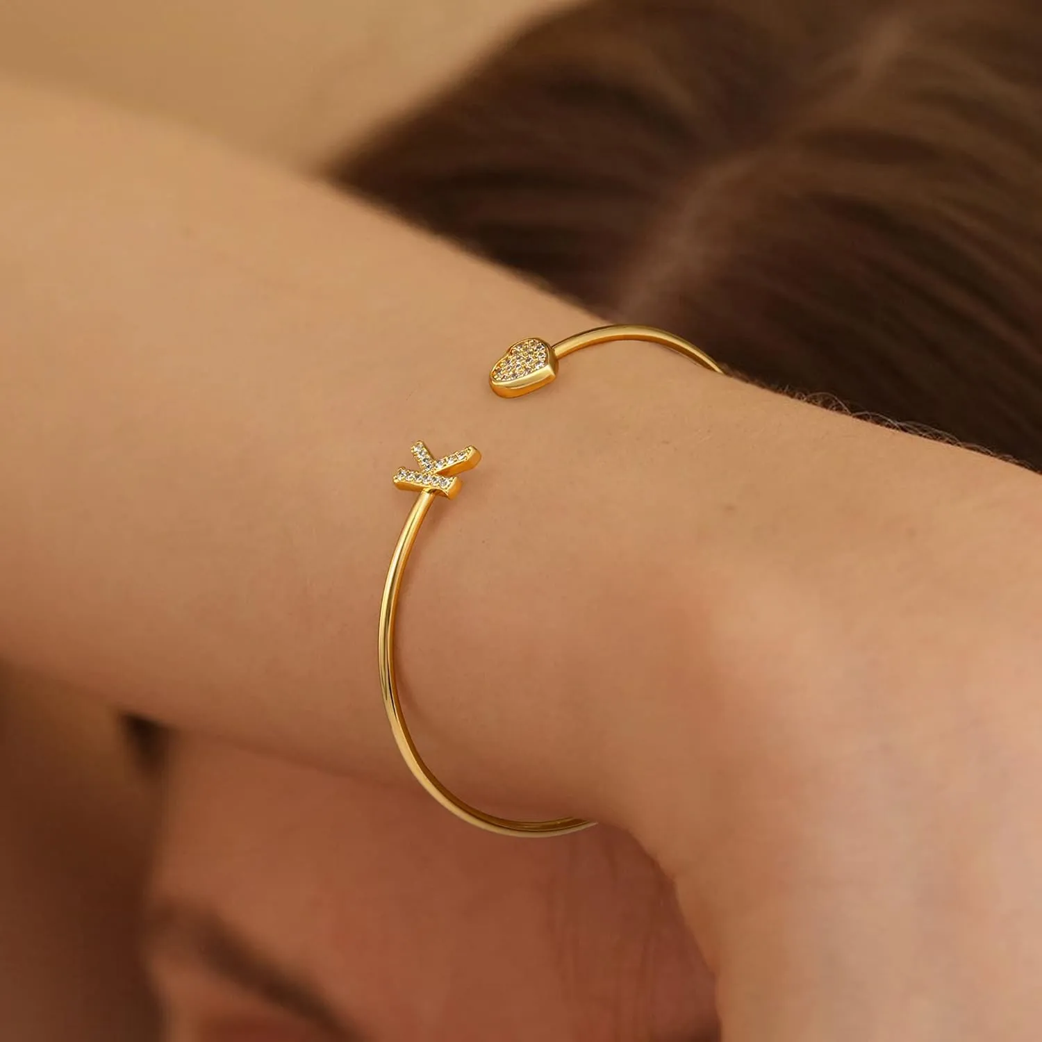 Gold Initial Bracelets for Women Girls, 14K Gold Plated Gold Bangle Bracelets for Women Girls Dainty Gold Initial Bracelets Heart Bracelets for Women Girls Bridesmaids Bracelets Gifts