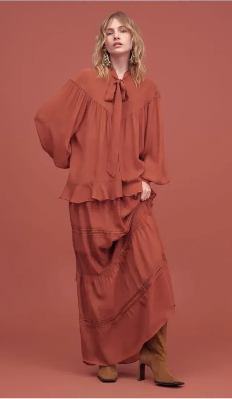 Long Skirt Lace Detail