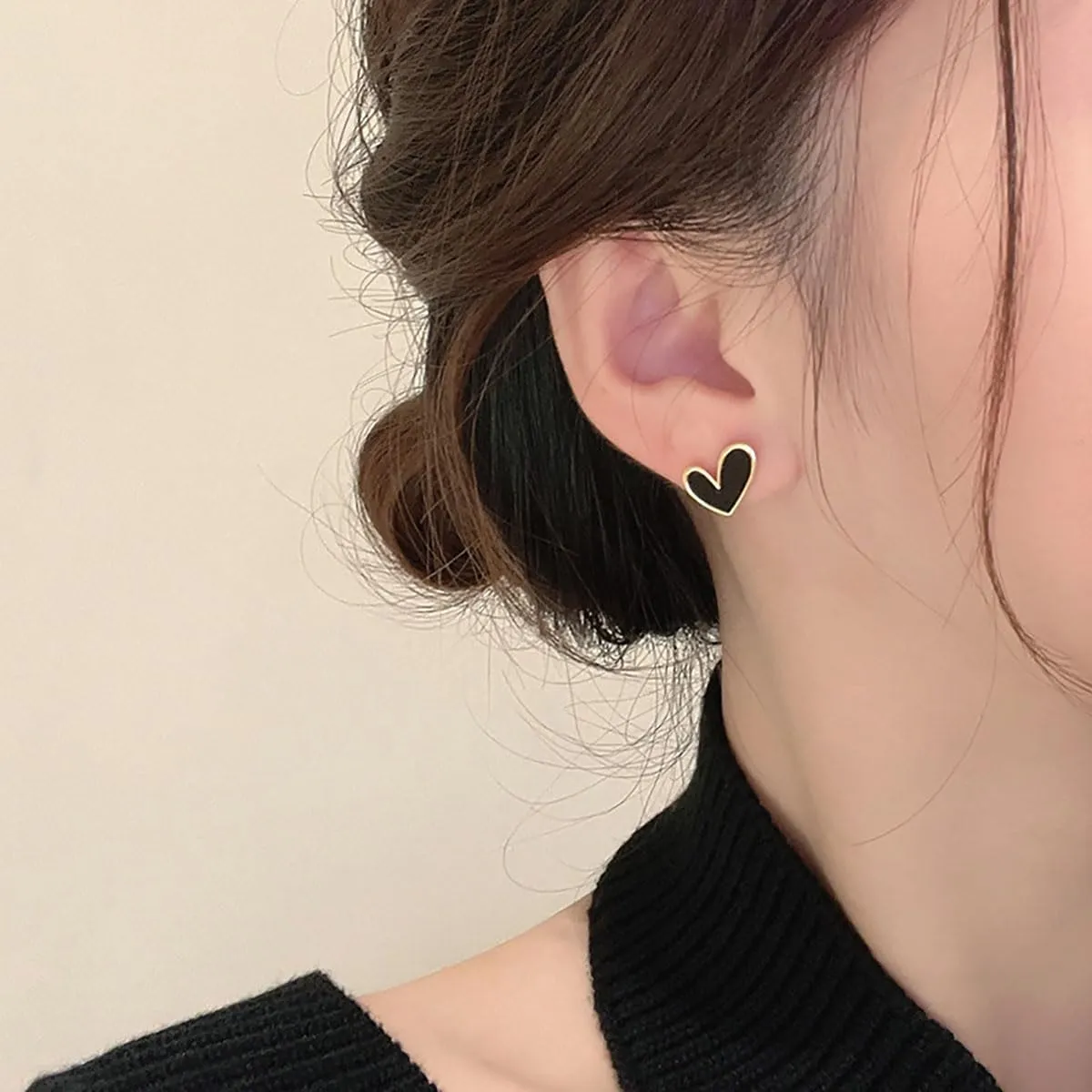 Small Heart Stud Earrings for Women Simple Black White Enamel Heart Earrings Small Gold Heart Stud Earrings Hypoallergenic Birthday Jewelry Gift for Women
