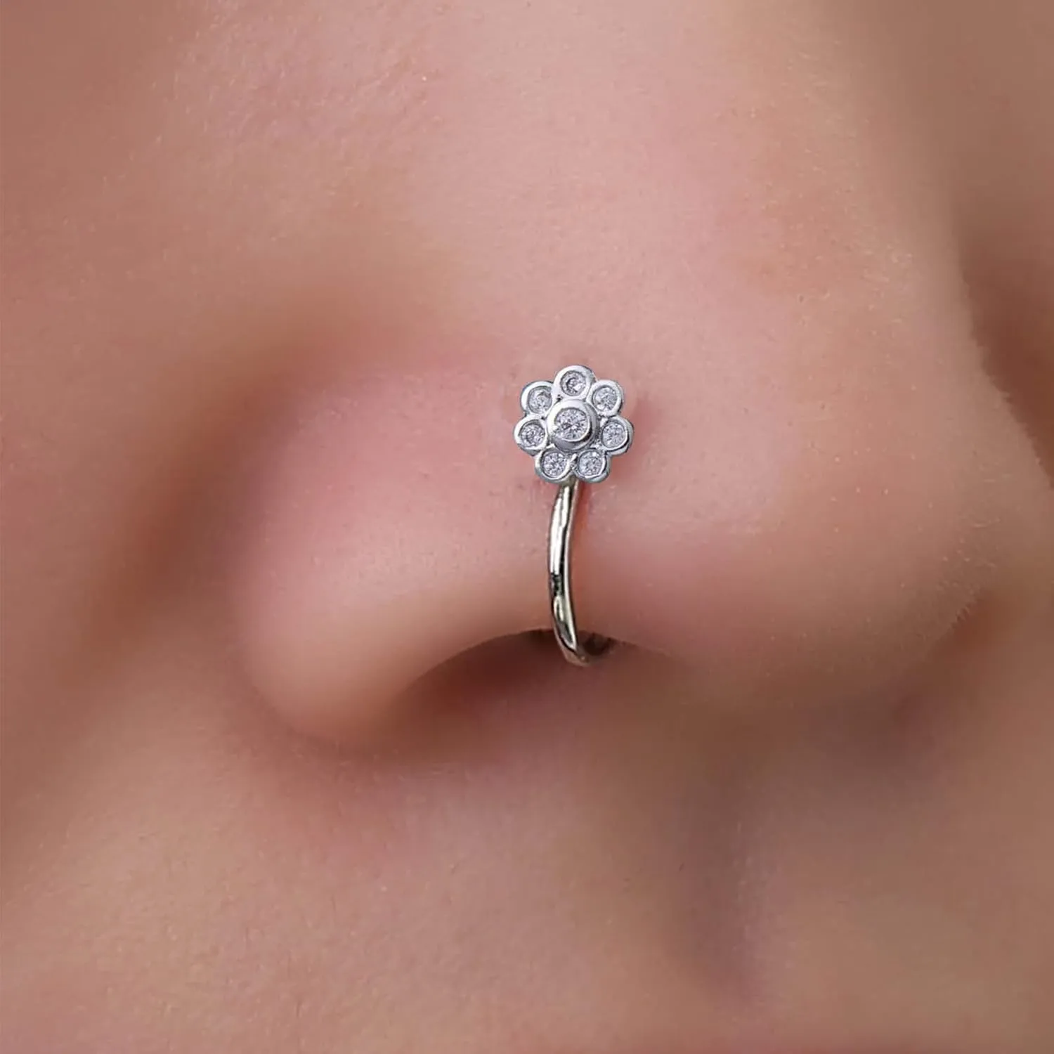 Vintage Crystal Flower Nose Ring Hoop Gold Rhinestone Nose Ring Stud Tiny Round Nose Screw Stud Ring Boho Cz No Piercing Nose Hoop Clip on Nose Ring Jewelry for Women