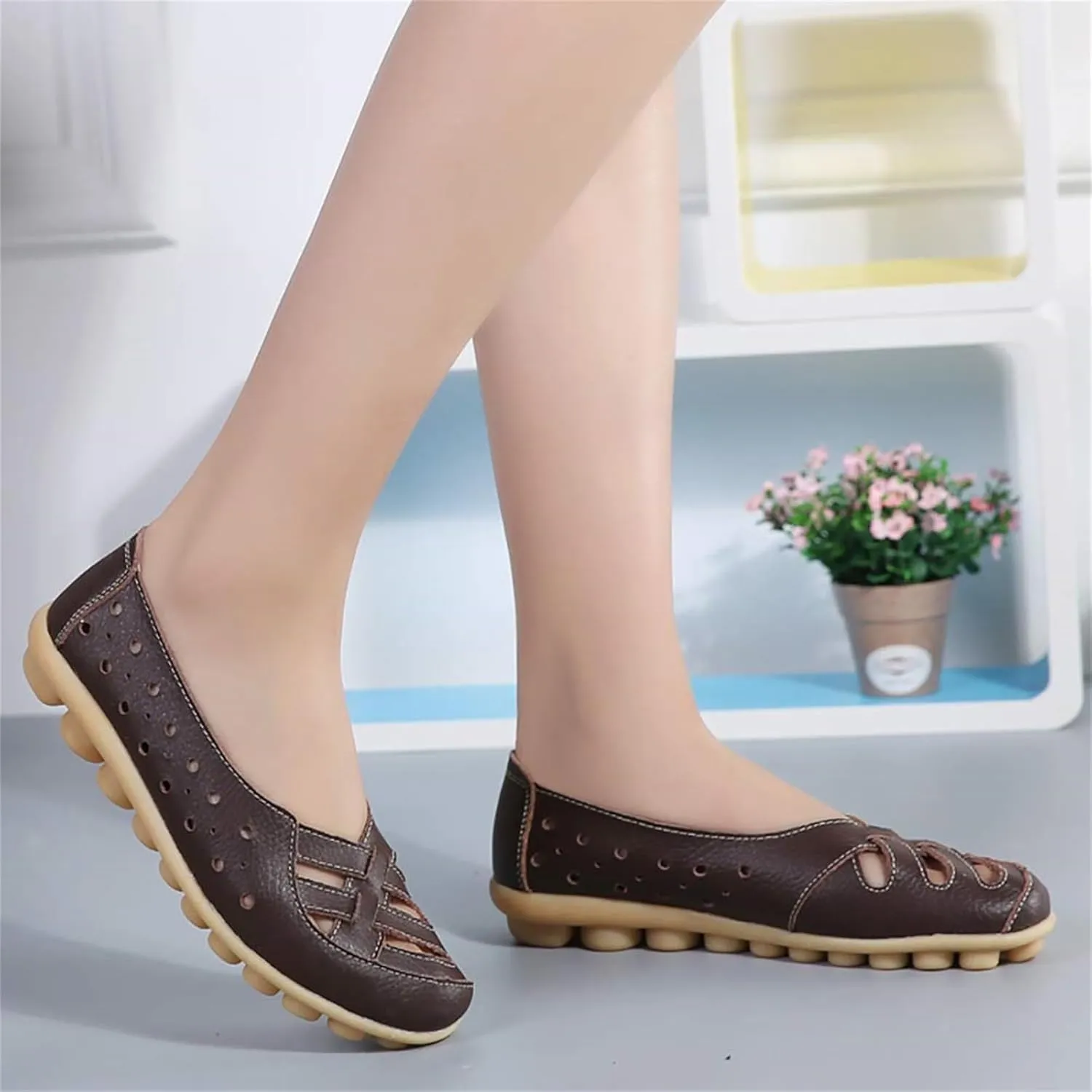 Women's Comfortable Leather Loafers Slip On Walking Flats Casual Round Toe Moccasins Wild Nurse Orthopedic in Hollow Sandals Summer Slip-On 2025 Driving Breathable Fashion Soft Shoes
