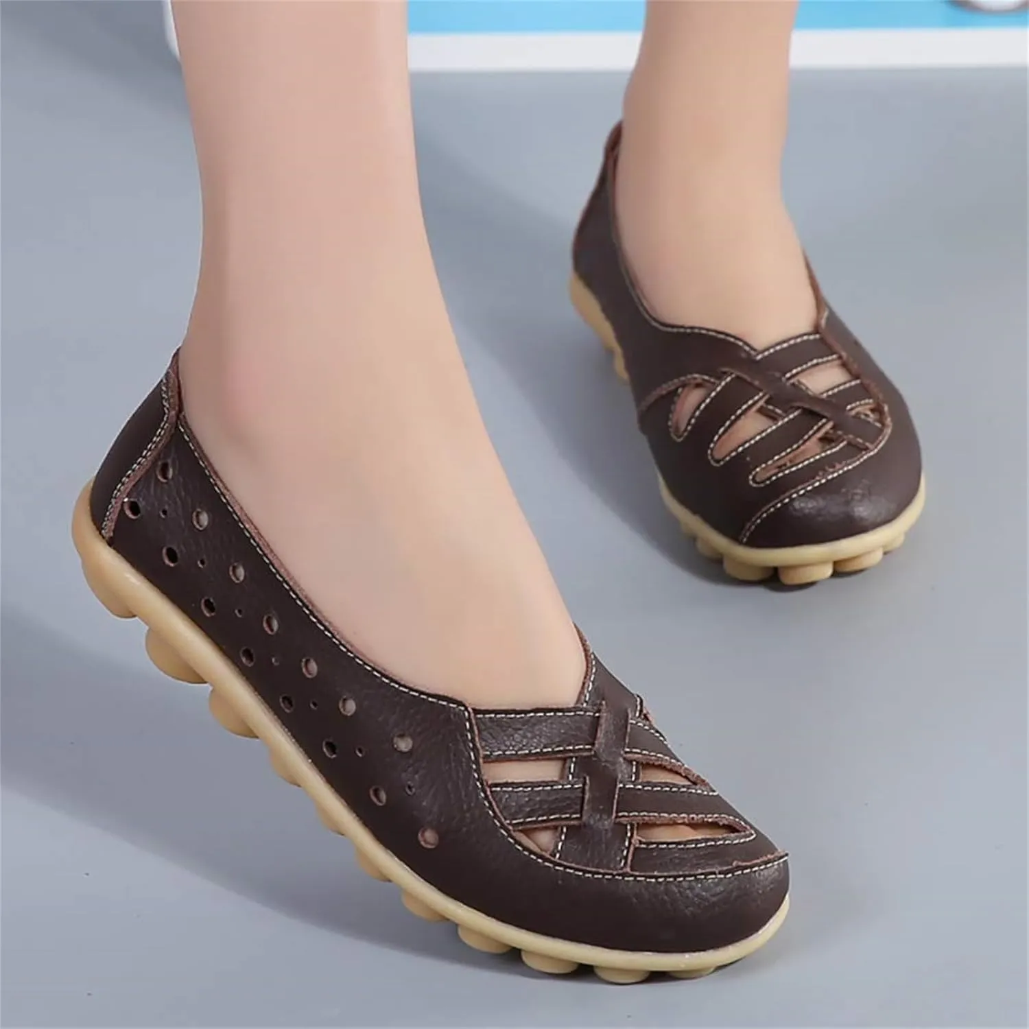 Women's Comfortable Leather Loafers Slip On Walking Flats Casual Round Toe Moccasins Wild Nurse Orthopedic in Hollow Sandals Summer Slip-On 2025 Driving Breathable Fashion Soft Shoes