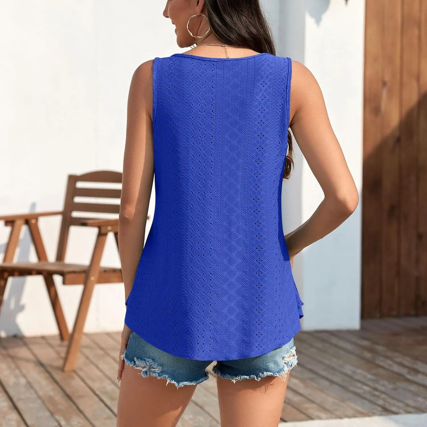 Womens Tank Tops Sleeveless Eyelet Embroidery Scoop Neck Casual Sleeveless Tops Tank Top Camisoles for Women 2024