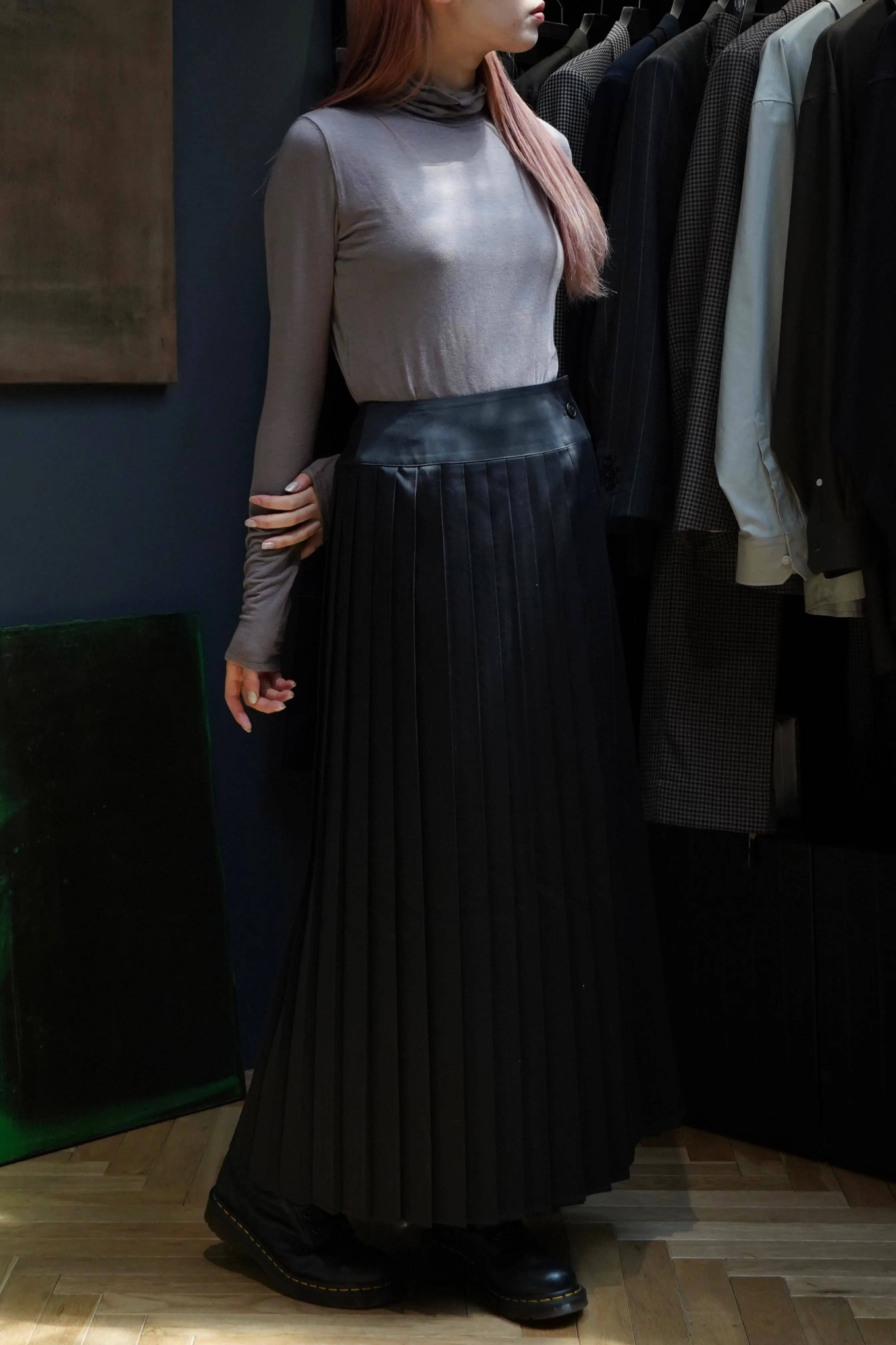 WRAPAROUND PLEATS SKIRT (BLACK)