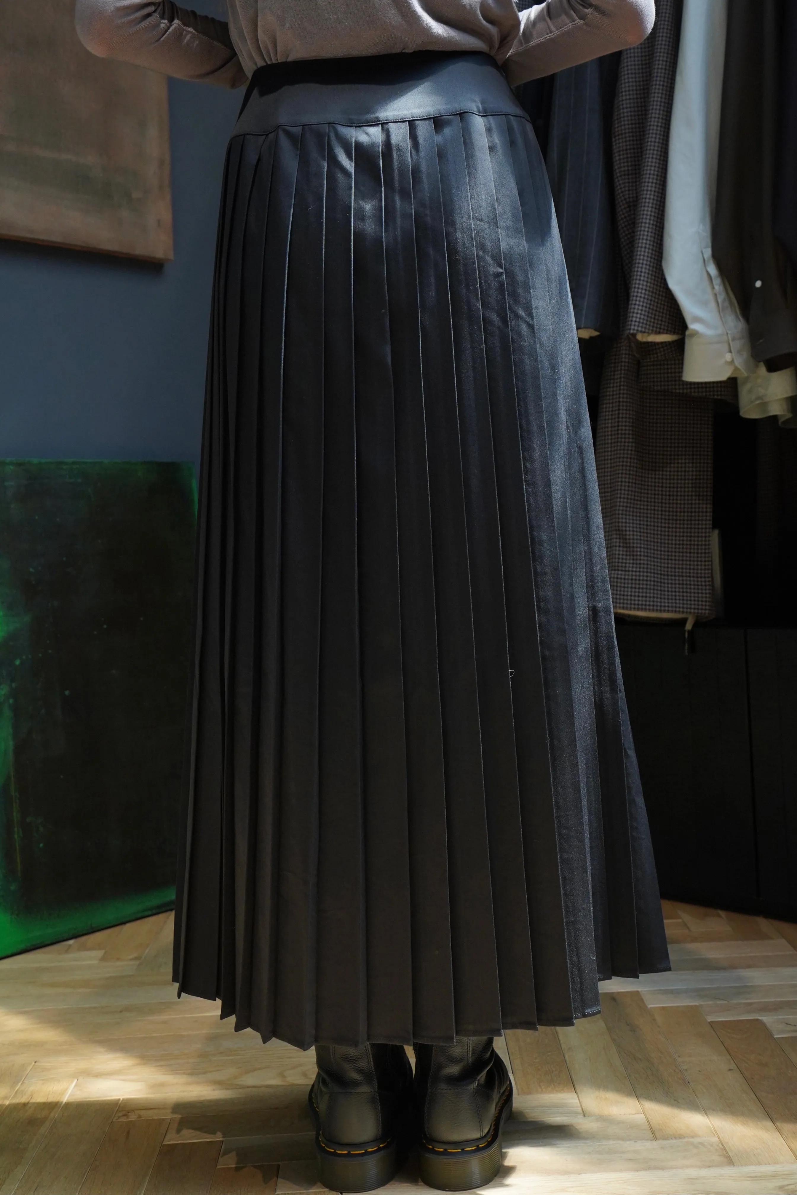 WRAPAROUND PLEATS SKIRT (BLACK)