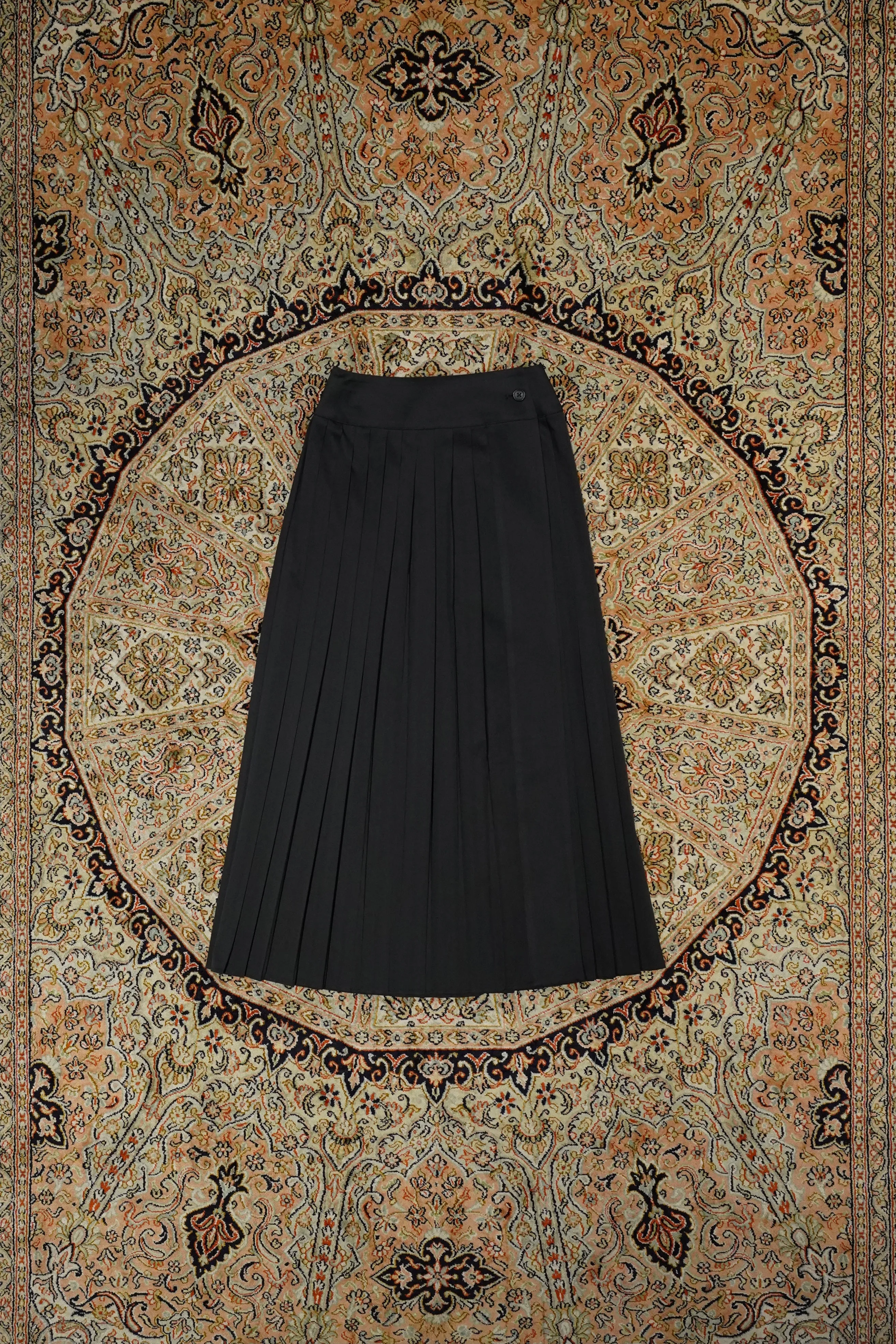 WRAPAROUND PLEATS SKIRT (BLACK)