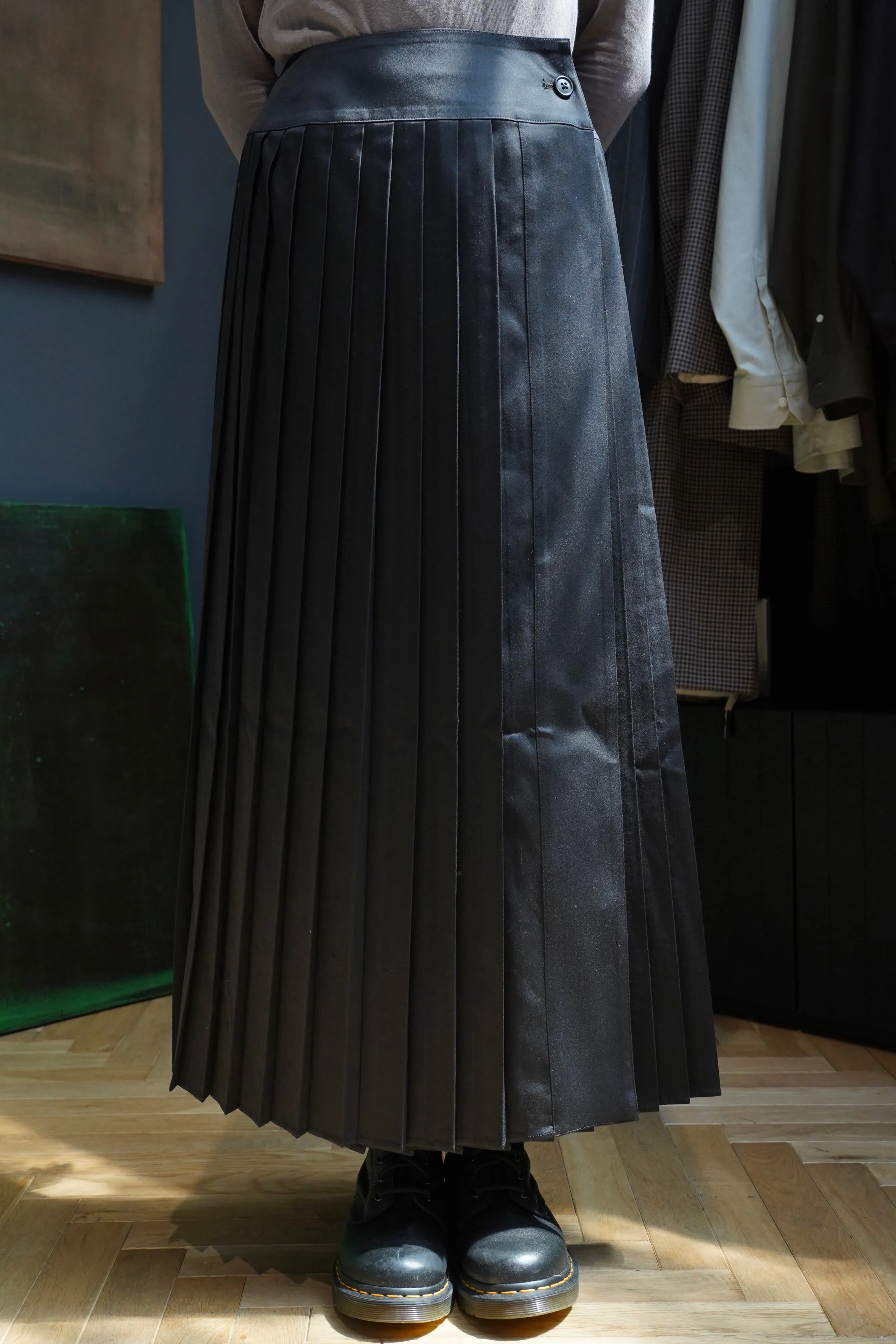 WRAPAROUND PLEATS SKIRT (BLACK)